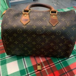 Authentic vintage Louis Vuitton, with original lock and key. Includes organizer.